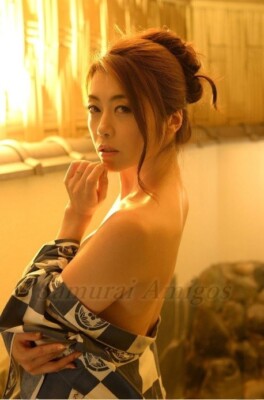 Maki Hojo Photo Book: Queen of Beautiful Mature Woman - Japan Import (Paperback)