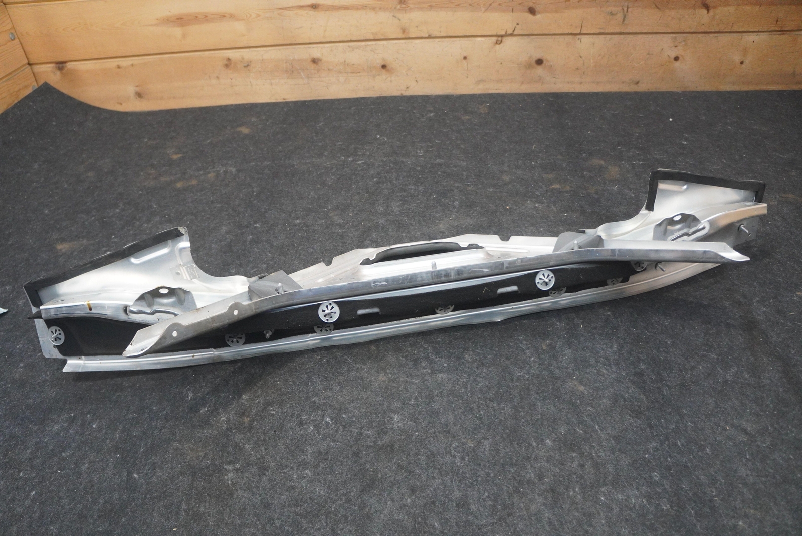 Front Strut Brace Radiator Support Crossmember 4M0806391D Lamborghini Urus *Note