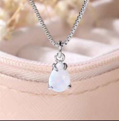 Sterling Silber 925 zierlicher weißer Feueropal Träne Anhänger Geschenk verpackt (165)