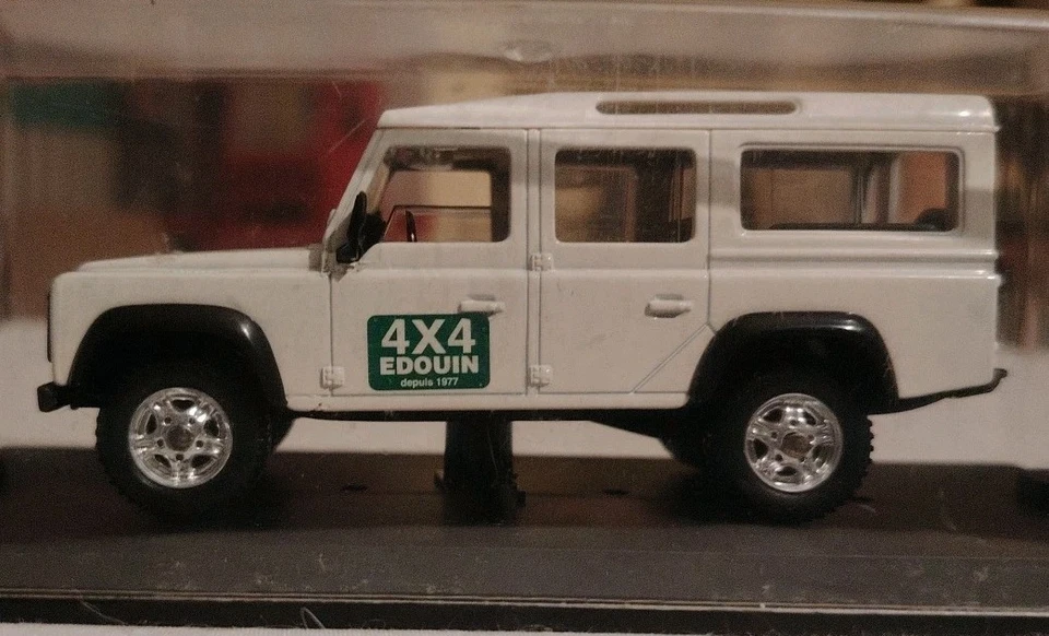 VEREM - LAND ROVER DEFENDER 4X4 - Modellino Auto Bianco - Scala 1:43 -Francia - Immagine 2 di 4