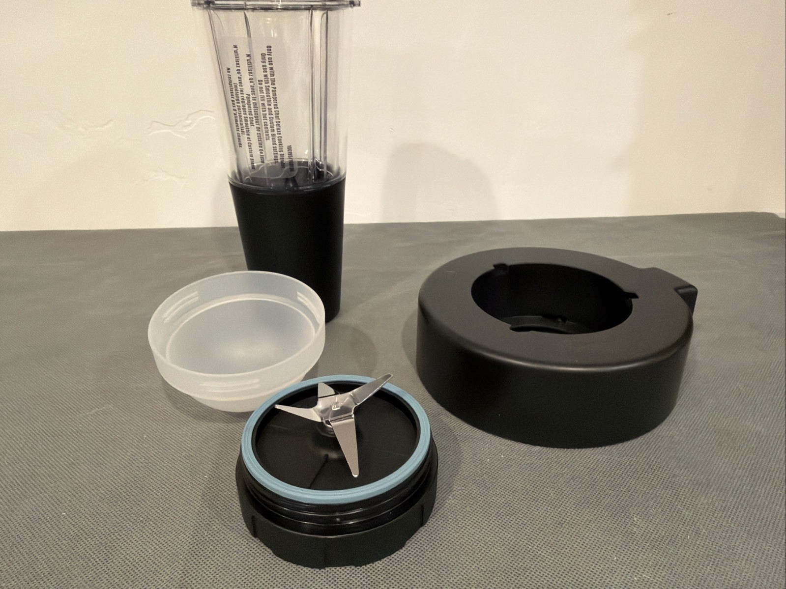 Pampered Chef:Deluxe Cooking Blender Smoothie Cup,adapter & Blade.