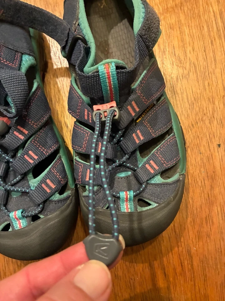 Sandalias KEEN Impermeables Río Senderismo Exterior Juvenil Talla 3 Gris Foto 3 de 4