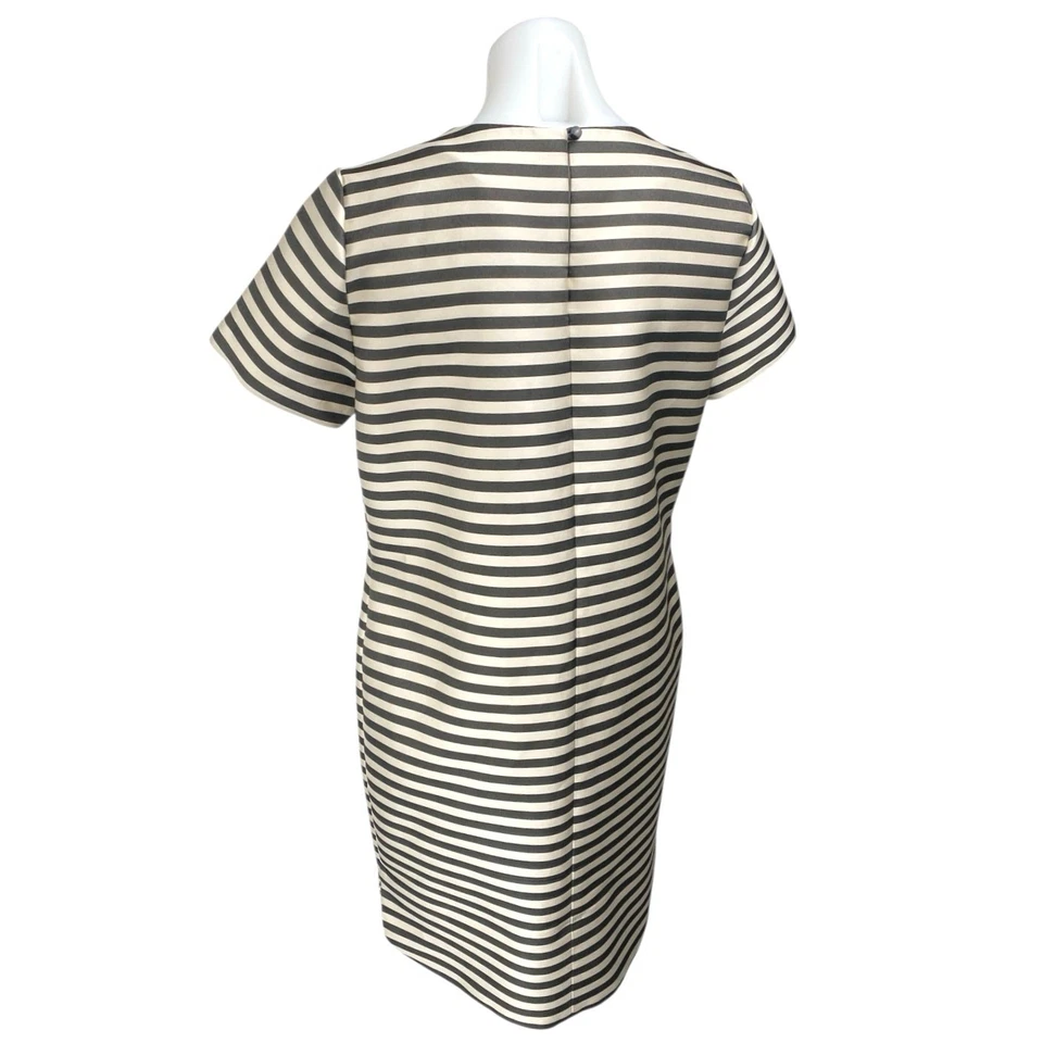 Vestido feminino ASOS listrado preto branco cetim manga curta comprimento do joelho tamanho 8 - Imagem 2 de 4