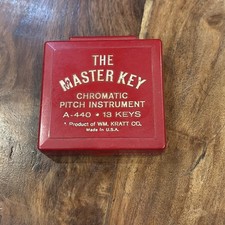 Vintage Wm Kratt Master Key Chromatic Pitch Instrument Pipe A-440 13 Key Red Box