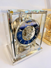 → Bei eBay ansehen: Zz ATMOS Classic Uhr JLC Kaliber 526 nachtblaues Zifferblatt | Platin u. Nickel Zz ATMOS Classic Uhr JLC Kaliber 526 nachtblaues Zifferblatt | Platin u. Nickel