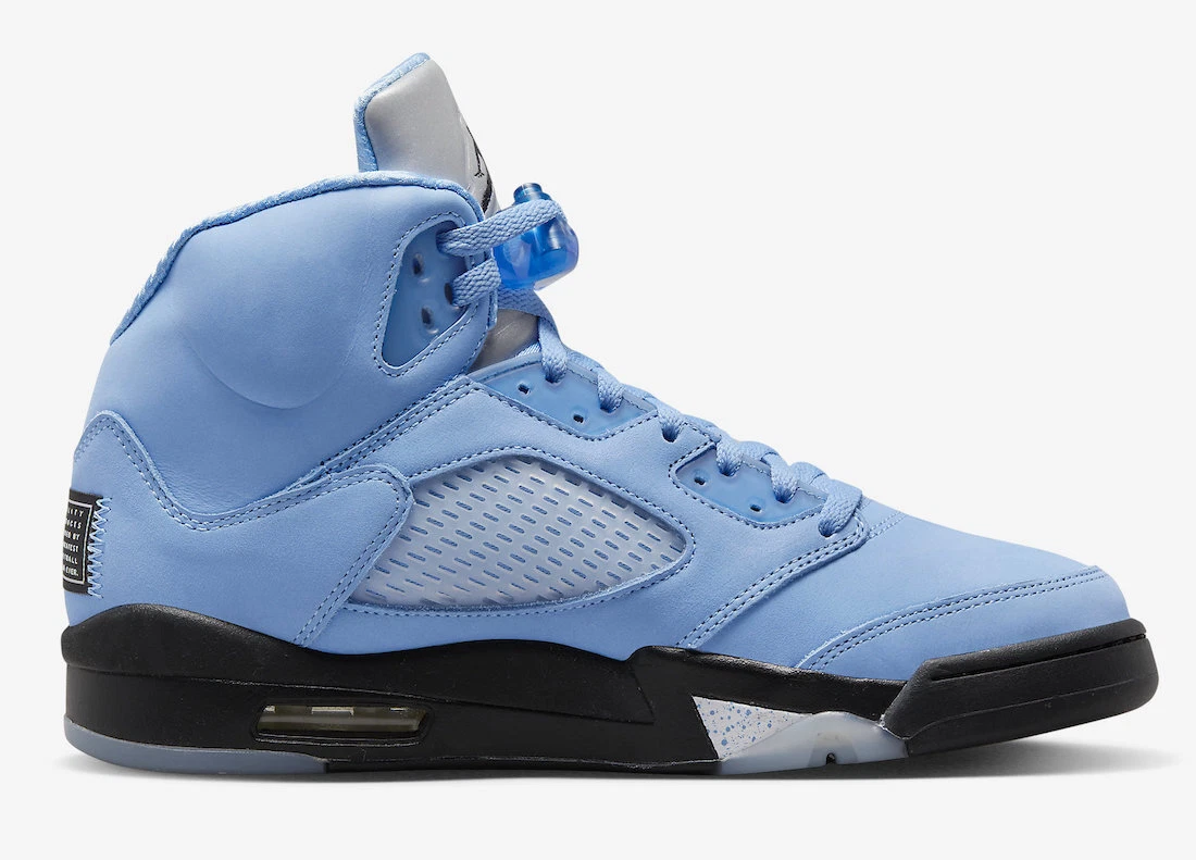 Carolina blue clearance and black jordans
