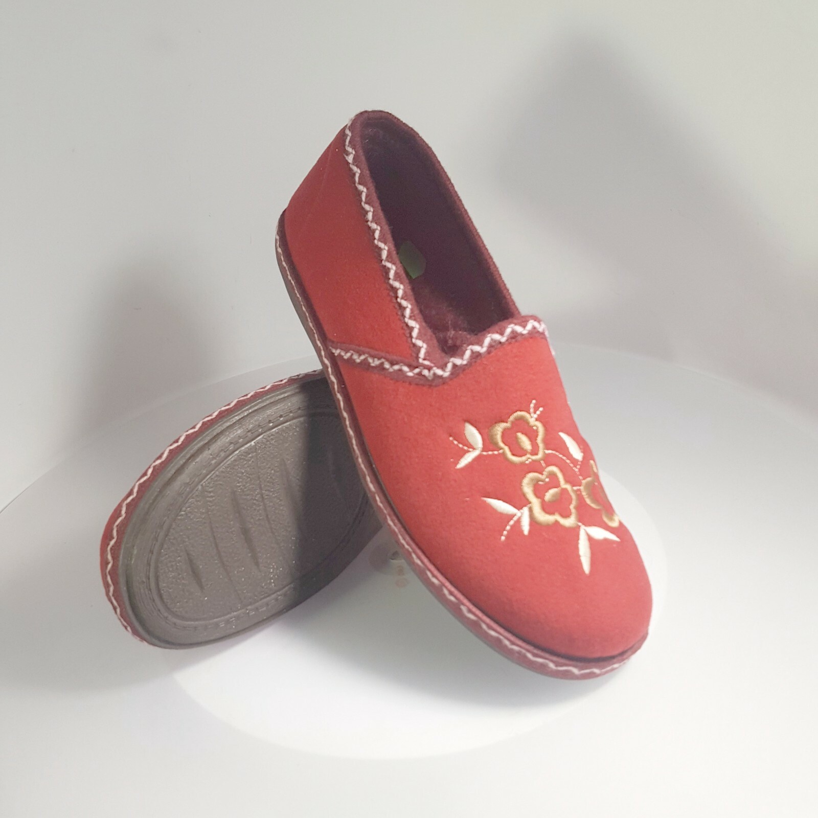 SAOLA Ciabatta donna rossa mulo con suola in gomma e top in feltro fantasia made in Spain