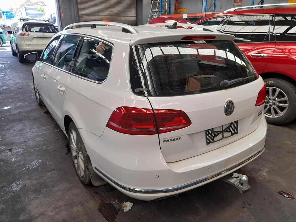 VOLKSWAGEN PASSAT TAILGATE, 3C/MK6 B7, ALLTRACK/WAGON, 09/10-05/15 - image 4 of 4