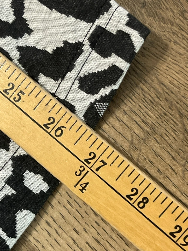 Suéter Andrea Jovine, Para Mujer Talla Mediana, Negro Gris, Estampado Guepardo, Cárdigan Foto 4 de 4