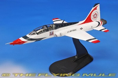 Hobby Master 1:72 T-38C Talon USAF Thunderbirds #1