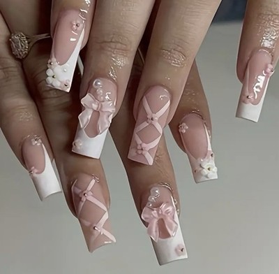 Press On Nails weiße Tips mit Muster und Schleifen