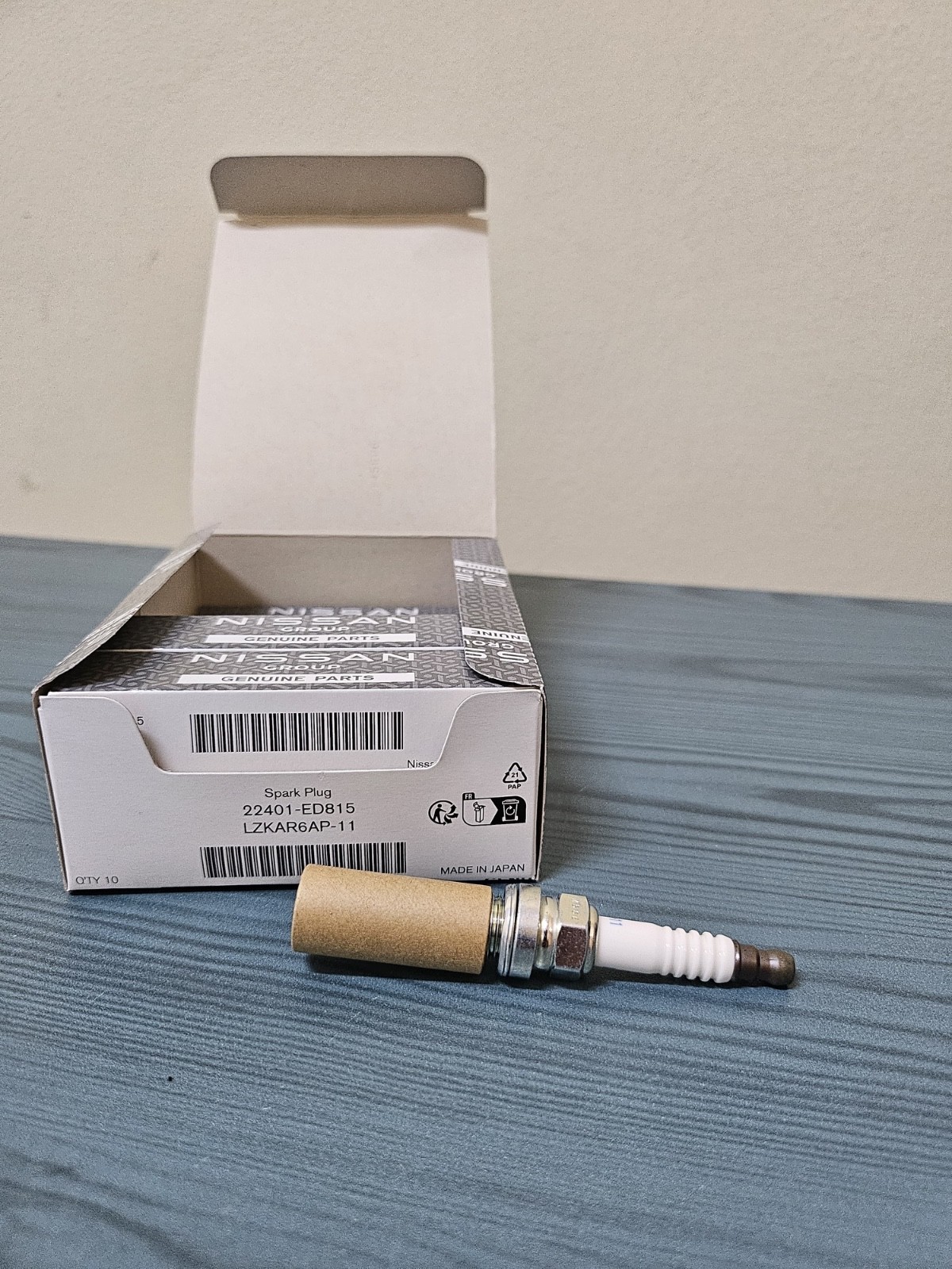 Nissan original genuine spark plug 22401-ED815 OEM. Only 1 piece. Made in Japan.