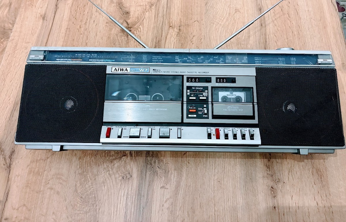 AIWA Compact Micro Stereo Double Cassette CS-W7 Boombox Radio