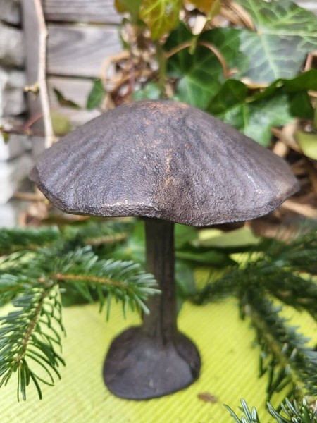 Gusseisen Pilz Zum Stellen Flacher Hut Deko Pilz Rost Herbstdeko Gartendeko-image