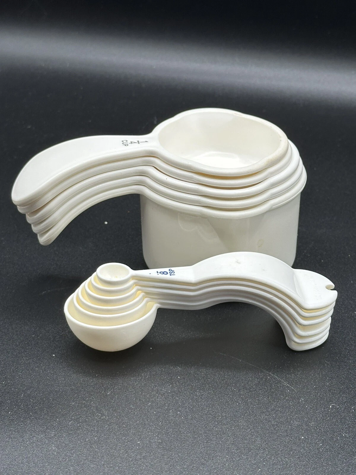 5 Vintage Tupperware Curved White Plastic Measuring Cups & 6 Measuring Spoons