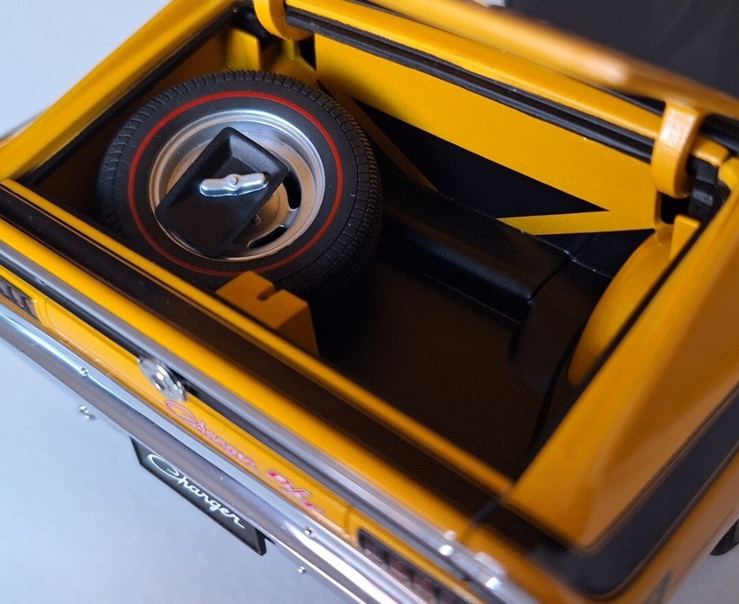 Chrysler VH Valiant Charger R/T E49 1972 Yellow 1:18 Autoart