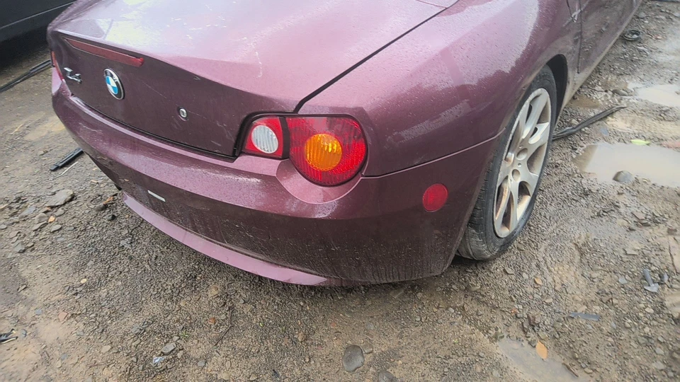 04 BMW Z4 Rear Bumper Merlot Red Metallicl0a02 Rebar Sold Sep - Image 2 of 3