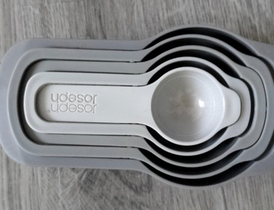 Joseph Joseph  5 Teile Messbecher Set Messlöffel stapelbar