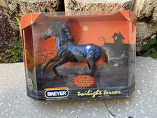 New Breyer Halloween Horse #710007 Twilight Terror Show Jumping Warmblood 2007