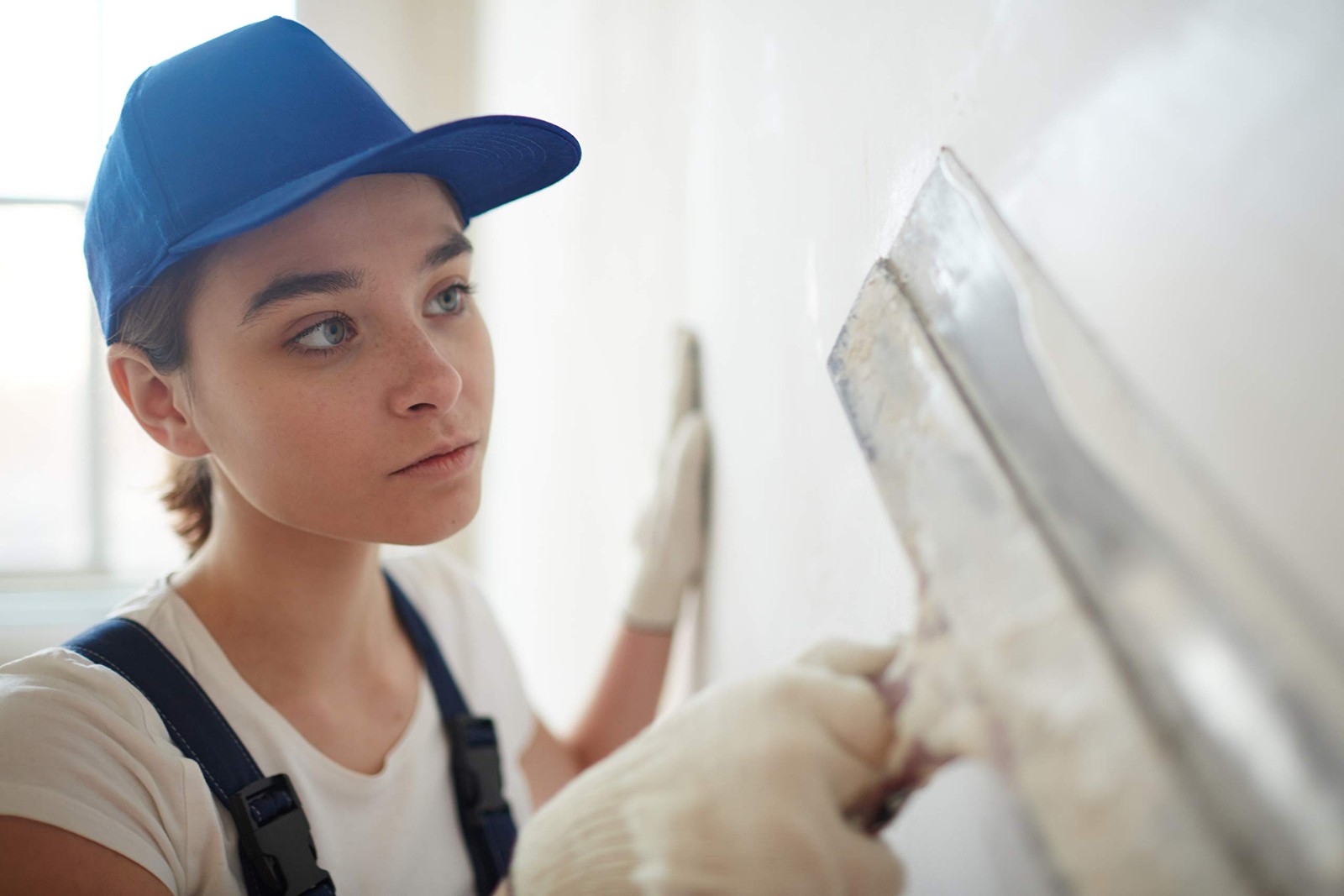 Enduit de lissage blanc pour éliminer les microfissures intérieures