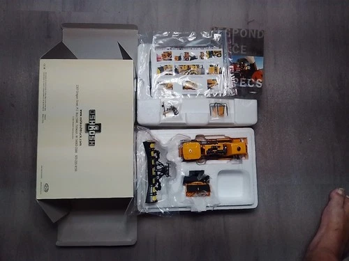 TWH Collectables 072 Oshkosh Airport Plow and Blower 1/50 Scale Diecast Model