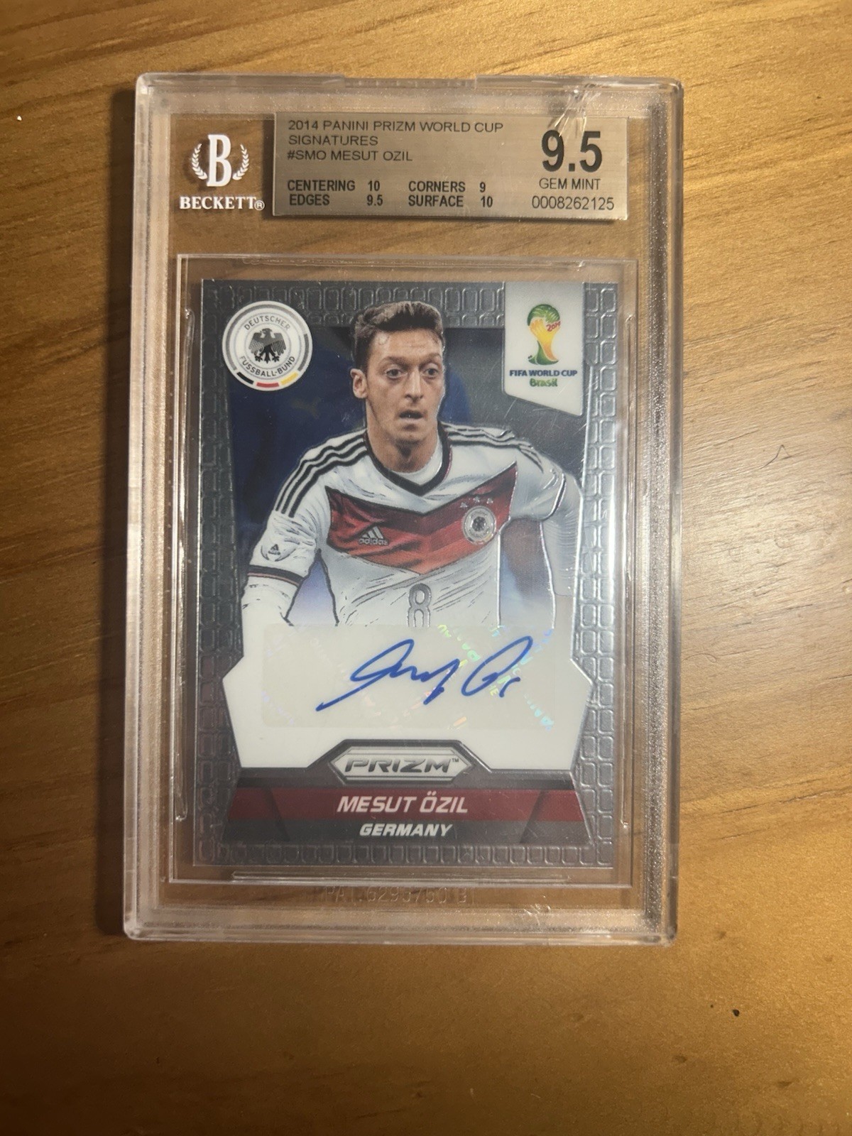 2014 Panini Prizm World Cup - Signatures Mesut Ozil #S-MO (AU) 9.5/10 auto