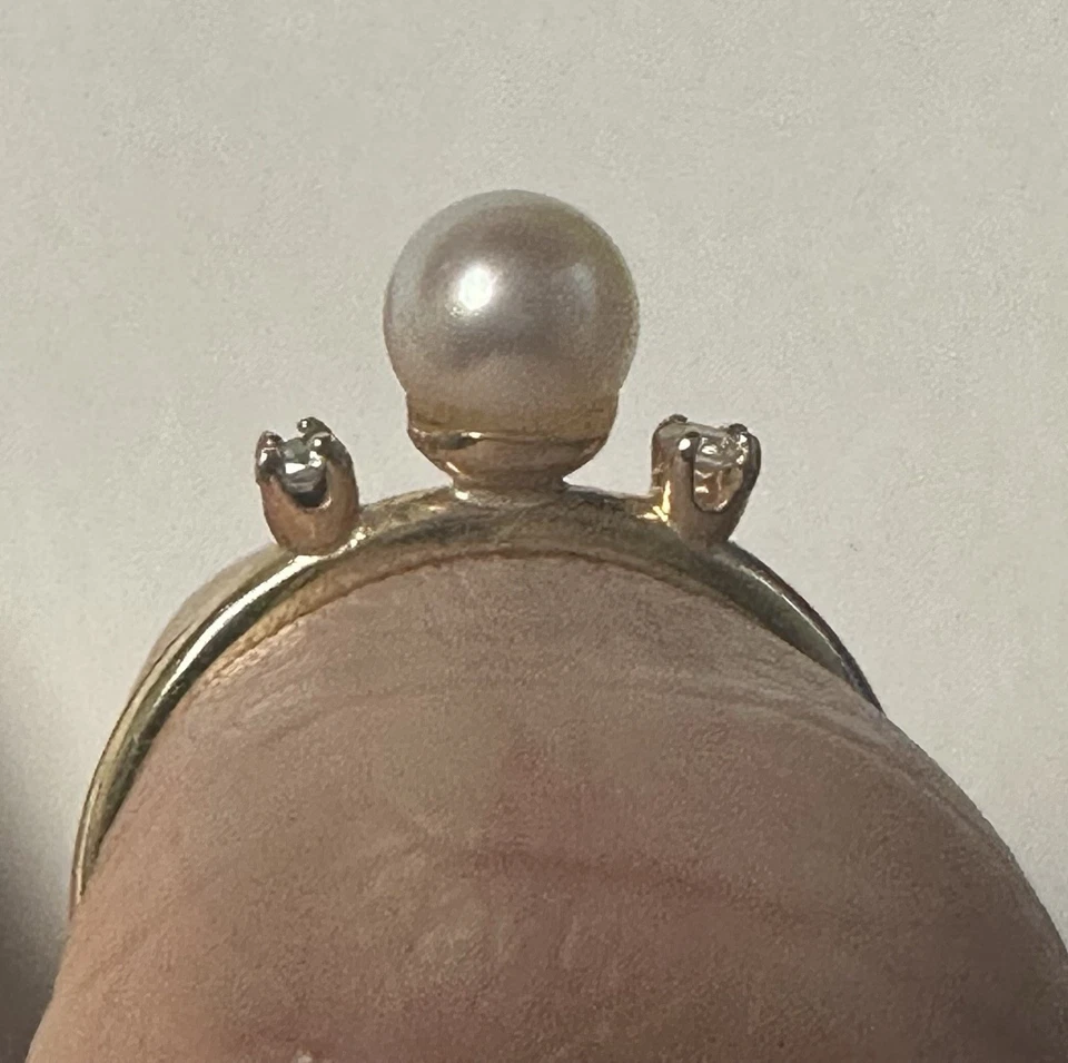 Ladies 14kt Yellow Gold Ring With Genuine Pearl And Diamonds Accents - Image 2 of 2