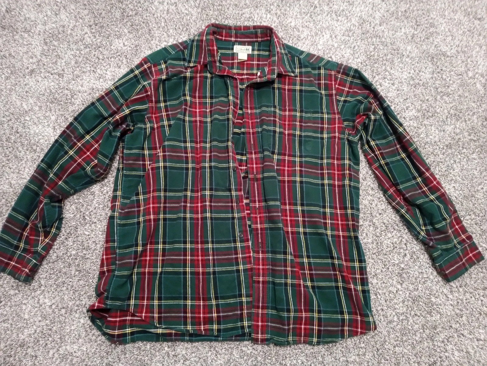 LL Bean Men's Plaid Button-Up Shirt XL Regular Fit Classic Style