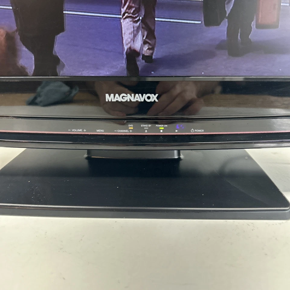 Magnavox 19MD359B/F7 19-Inch 720p LCD HDTV Built-In DVD Player TV HDMI NO Remote - Image 2 of 4