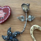 Mixed Lot 14 Brooches Pins Hearts Flowers Angels Ladybug Anchor Starfish Burst — photo 5