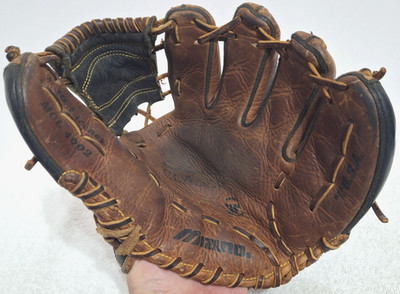 Mizuno MCL 4002 Right Hand Throw Infielder 10.5