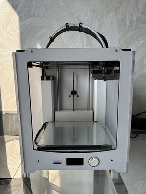 3D Printer Ultimaker 2+ with 6 Filament Spools