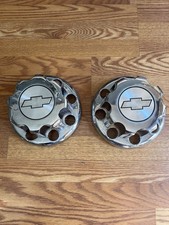 Chevrolet Silverado 2500 3500 Dually Rear Center Caps 2 Pieces Pn 15053705 Chevrolet Silverado 2500 3500 Dually Rear Center Caps 2 Pieces Pn 15053705