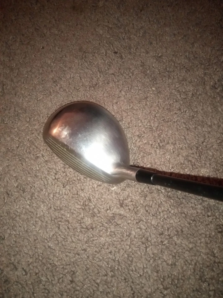 Adams Tight Lies 7 木质坚固。 全新握把。 石墨杆身。 状况完好。 — 第 2/4 张图片