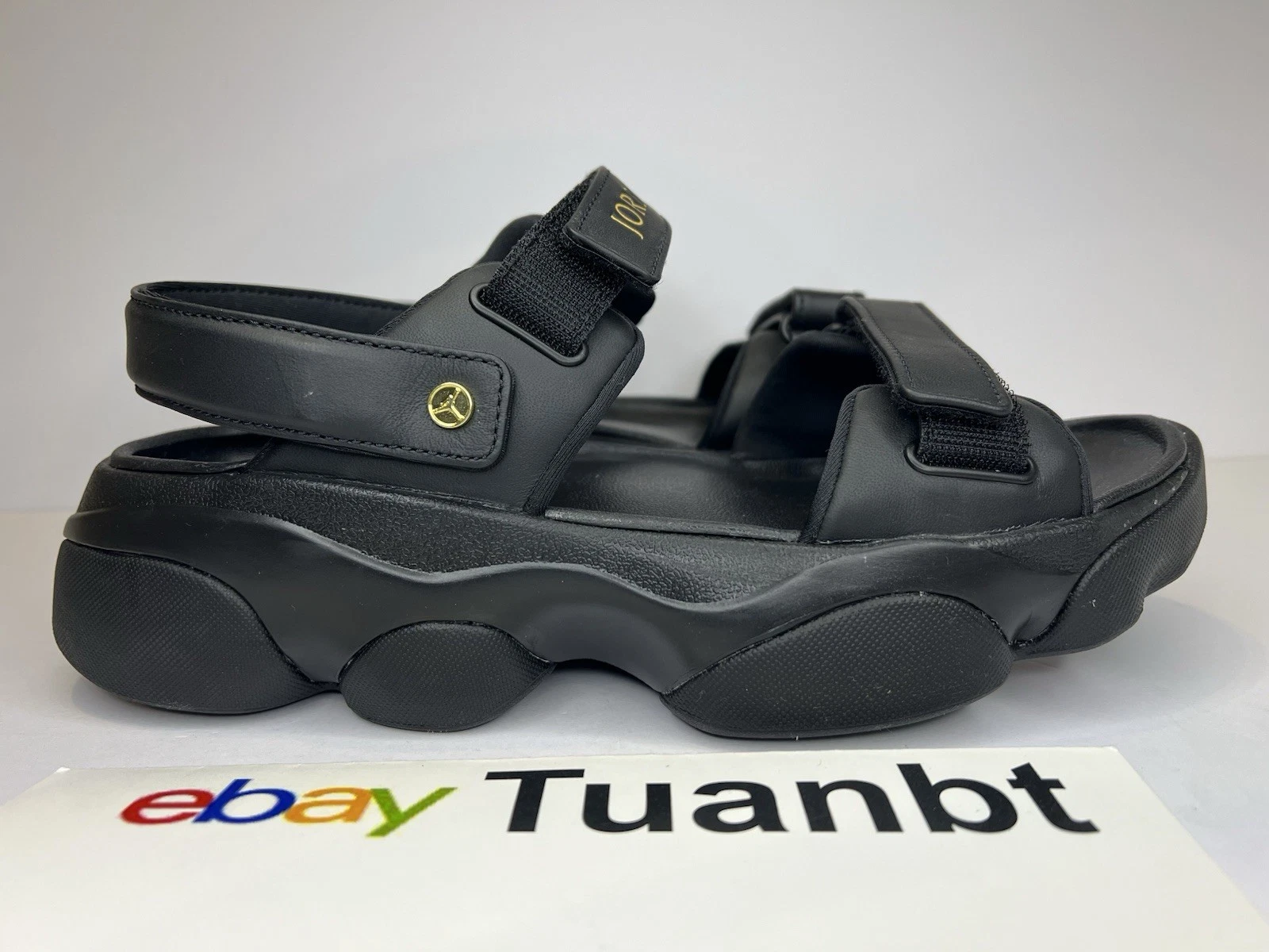 NUOVISSIMO sandalo Jordan Deja donna Jordan 13 nero oro metallizzato FN5036 001