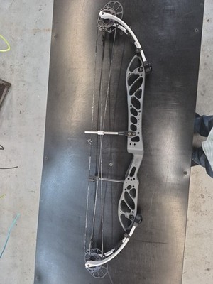 PSE Supra X 37 Right Handed Charcoal 60lb EM2 Cam Target Bow