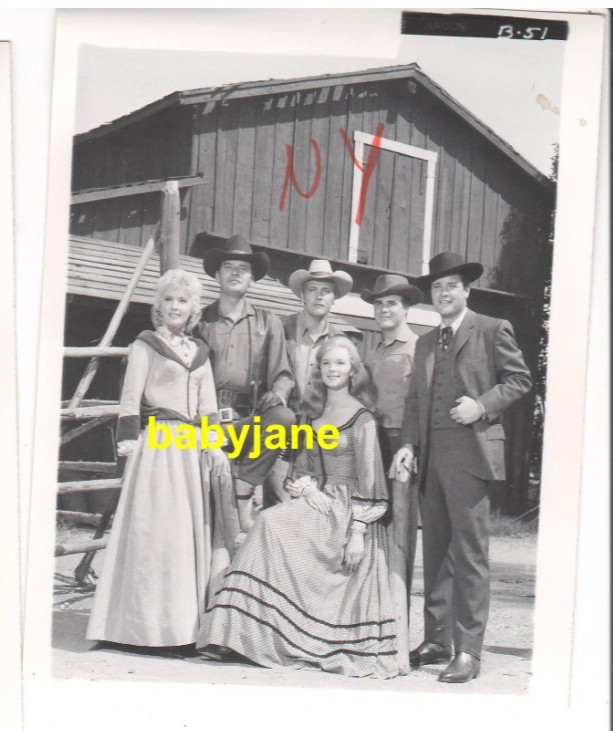 BARBARA STANWYCK LINDA EVANS LEE MAJORS & CAST ORIG 4X5 PHOTO 1967 BIG VALLEY #2