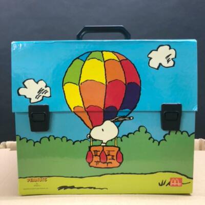 McDonalds PEANUTS SNOOPY World Tour 2 Figure 28 countries Set Box