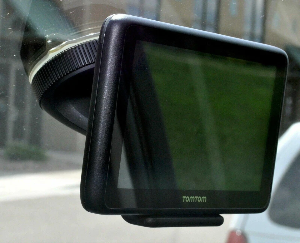 TomTom GO 2535M LIVE GPS Navigator Set 5" LCD USA/Canada/Mexico Car Auto Screen - Image 2 of 4