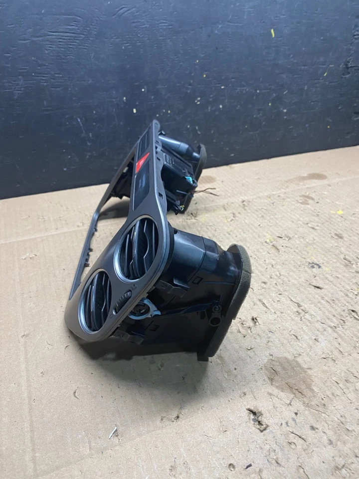 Volkswagen Tiguan 2009 2010 2011 tablero central radio bisel moldura M8448 DG Foto 3 de 4