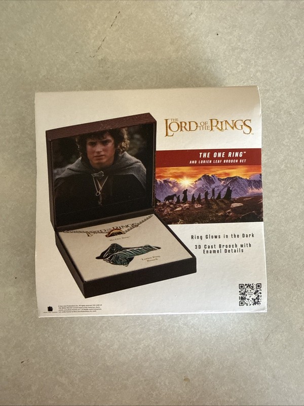 Lord of the Rings Frodo's Leaf Brooch and The One Ring Collectors Box Exclusive