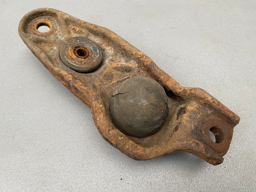 T4 Aufnahme für Stossdämpfer links vorn Fahrerseite 701413335C VW