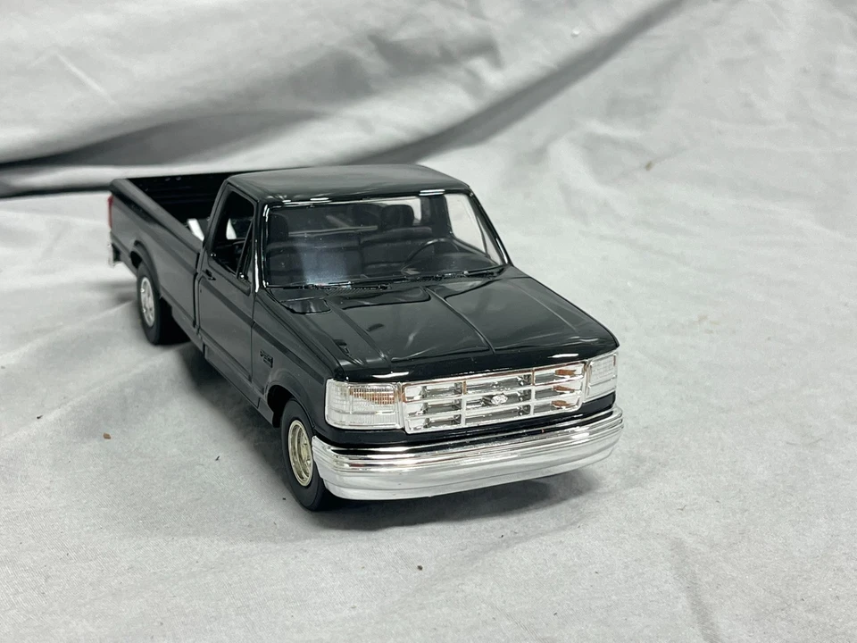 VINTAGE AMT ERTL 1993 FORD F150 XLT Raven BLACK Promo Model Truck & Box NIB - Image 2 of 4