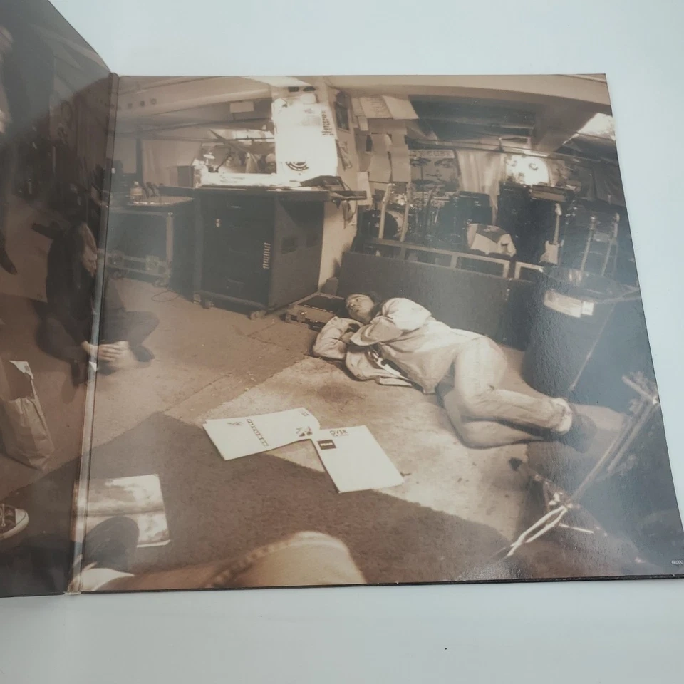 Pearl Jam Vitalogy Original 1994 US LP Vinyl Record W/ Booklet  - Image 4 of 4