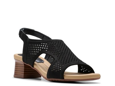 Woman's Dress Sandals Clarks Desirae Sail Sandal