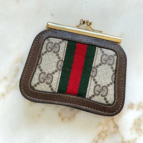 Authentique porte monnaie Gucci couleur marron Shelly GG Supreme L10,8 cm H9,5 cm d'épaiss cm