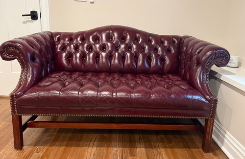 Beautiful Vintage tufted Chesterfield , Chippendale Leather Sofa & Love Seat