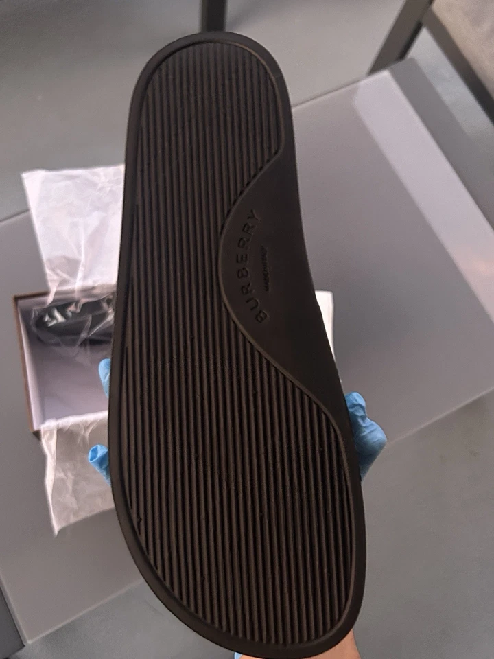 Burberry Slides - Image 4 of 4