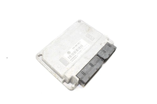 VW POLO Variant 6V5 Motorsteuerger‰t ECU 03D906032T 1997 21849077