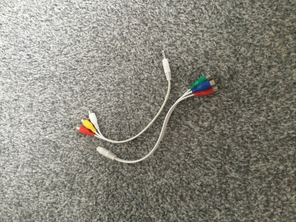 AUDIO / VIDEO CABLE white 3.5mm jack plug to 3 Phono Plugs (female